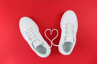 Cómo lavar zapatillas blancas y mantenerlas como nuevas