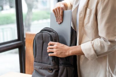 Mochilas porta laptop: funcionalidad que acompaña el ritmo urbano