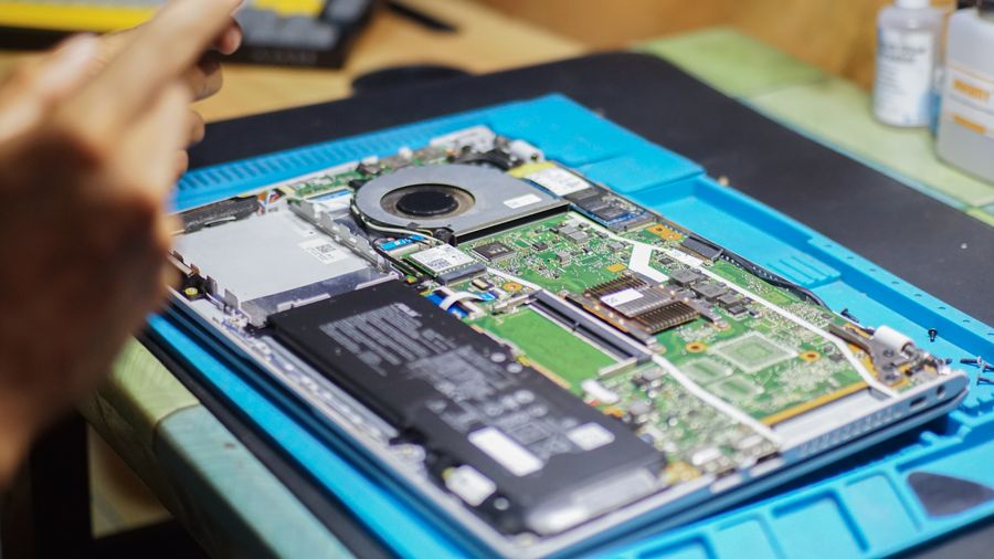 Reparación de laptop en entornos operativos modernos