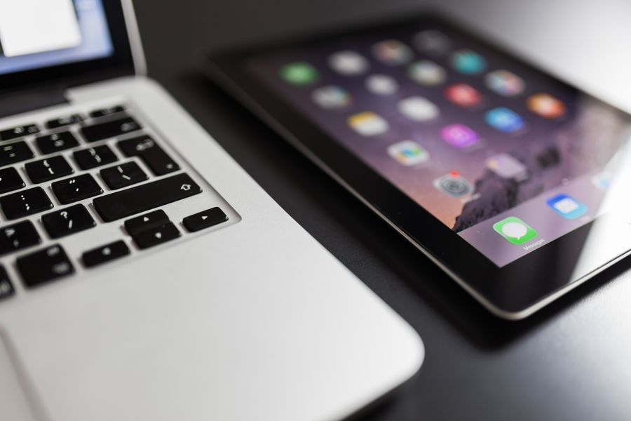 Tecnología moderna para conexión cable vs WiFi