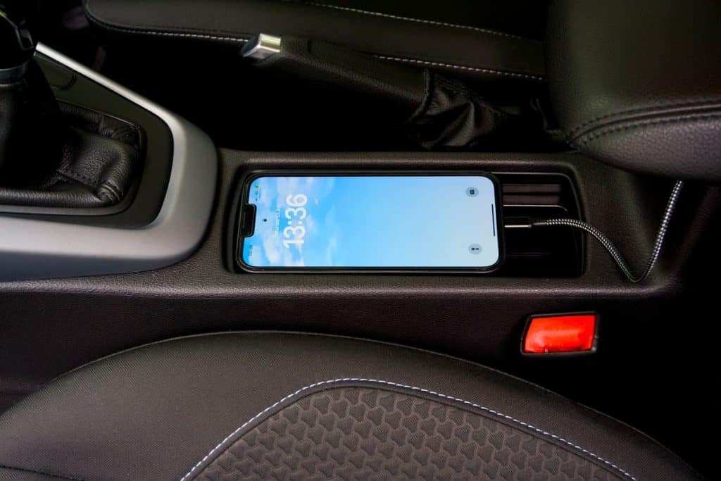 cargador compatible celular automovil Cargador compatible para celular en automóvil
