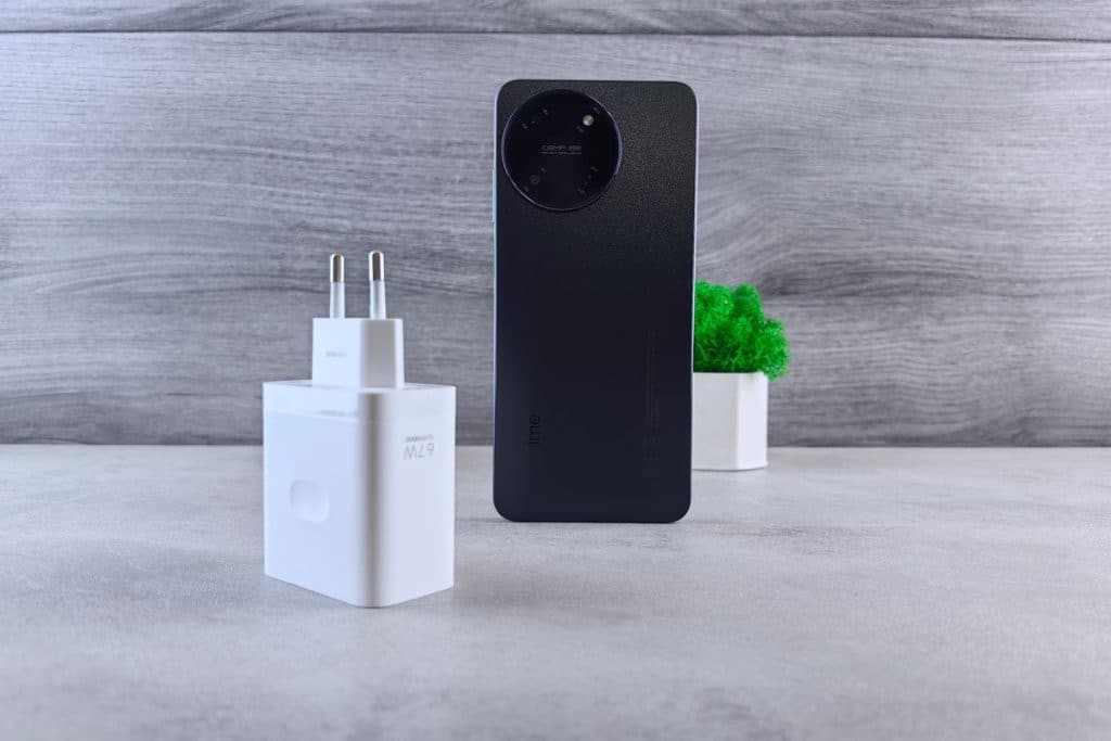 etiqueta smartphone cargador minimalista Etiqueta de smartphone y cargador minimalista