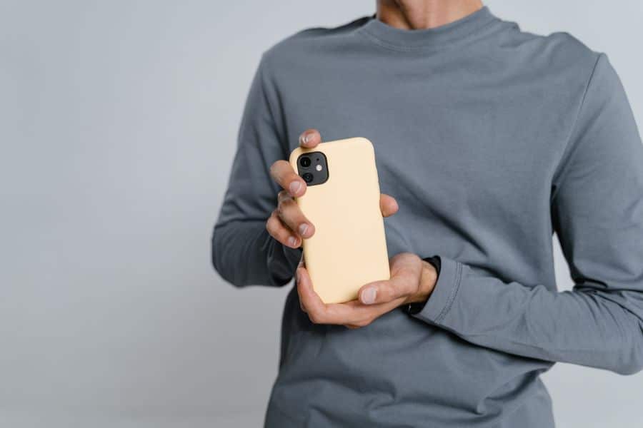 funda amarilla smartphone uso diario 2 Funda amarilla para smartphone de uso diario